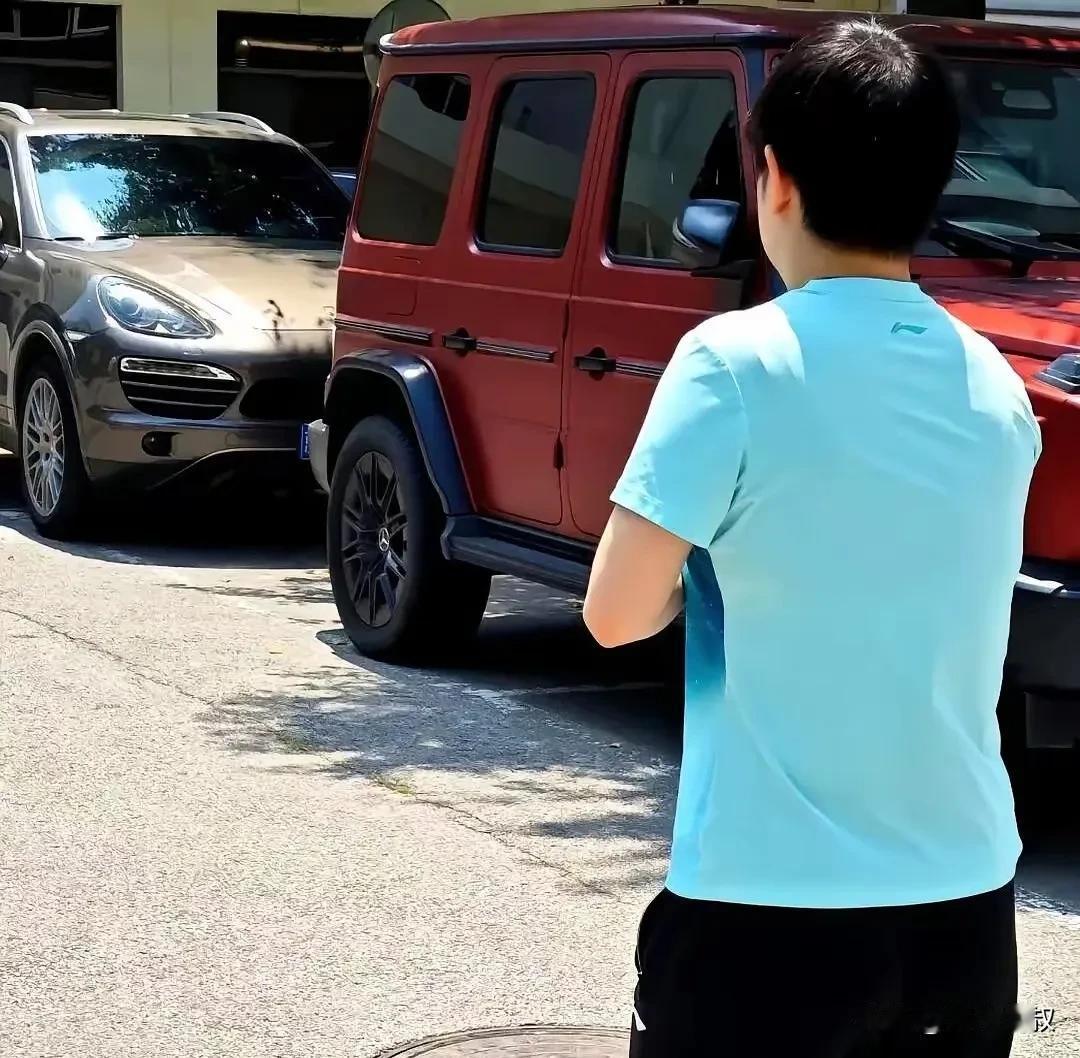 7.19新鲜路人视角的孙颖莎出炉了！莎莎这是要上谁的车？莎莎看起来又瘦了10