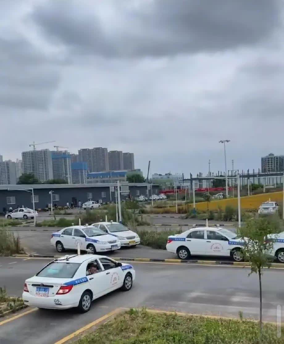 妈呀，没想到一个驾照考的我快要崩溃了。不考了，真的不想再考了，我要放弃了。就