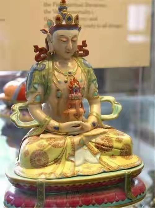 故宫一件我一件的原型人物，就是承德文物大案主犯，承德外八庙的文保部主任李海涛。