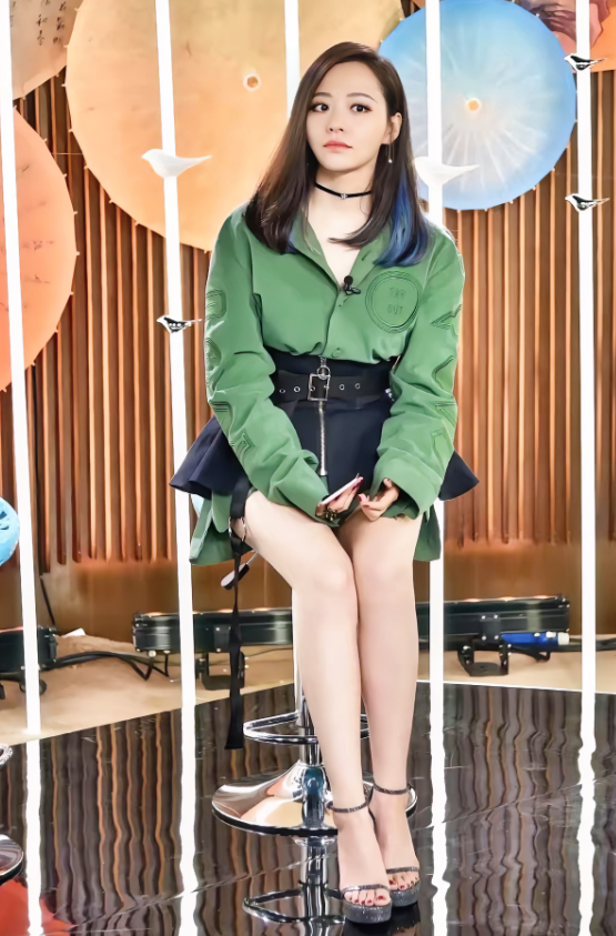 张靓颖，162cm，最真实的腿，还是很美的吧！
