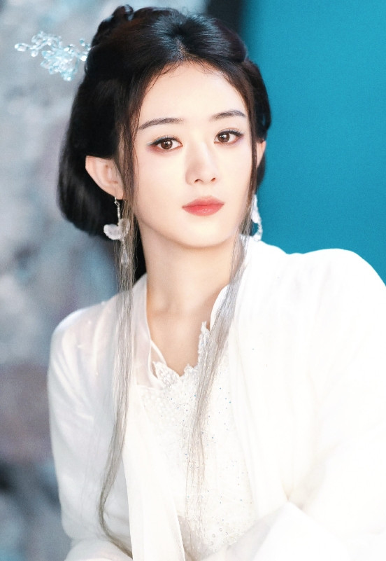 碎梦仙君结局赵丽颖饰演的反派碎梦仙君最后放下执念消散于六道。她本身是一个没有