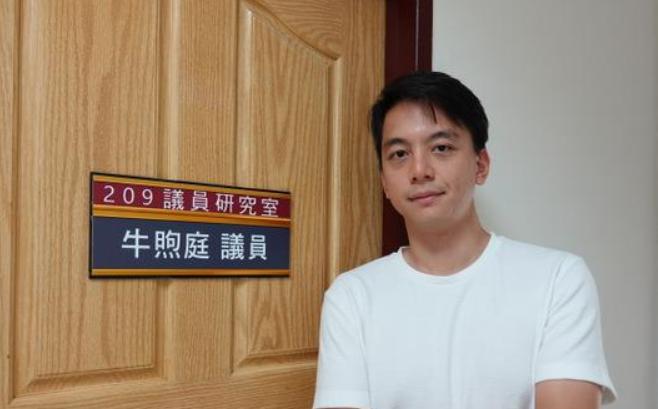 重磅消息！郑丽文兑现承诺了，蔡英文学弟加盟！！！郑丽文这步棋下得妙。