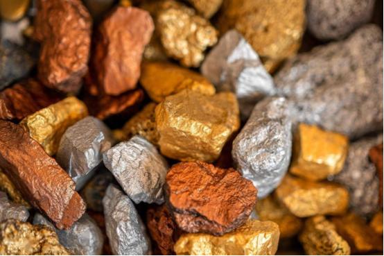 铜荒预警，未来20年铜需求超6000年总和，中国手握两张牌能破局吗？ 麻烦看