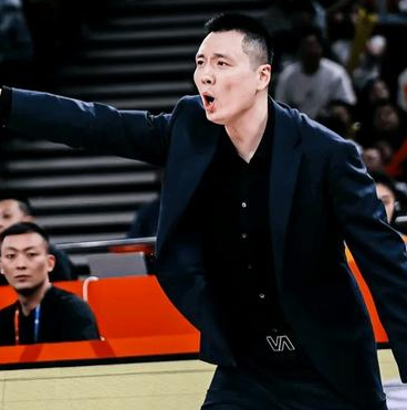 上海男篮主教练卢伟谈球队不敌广厦，他表示：今年在时间缩短以后，在外援的搭配上有一
