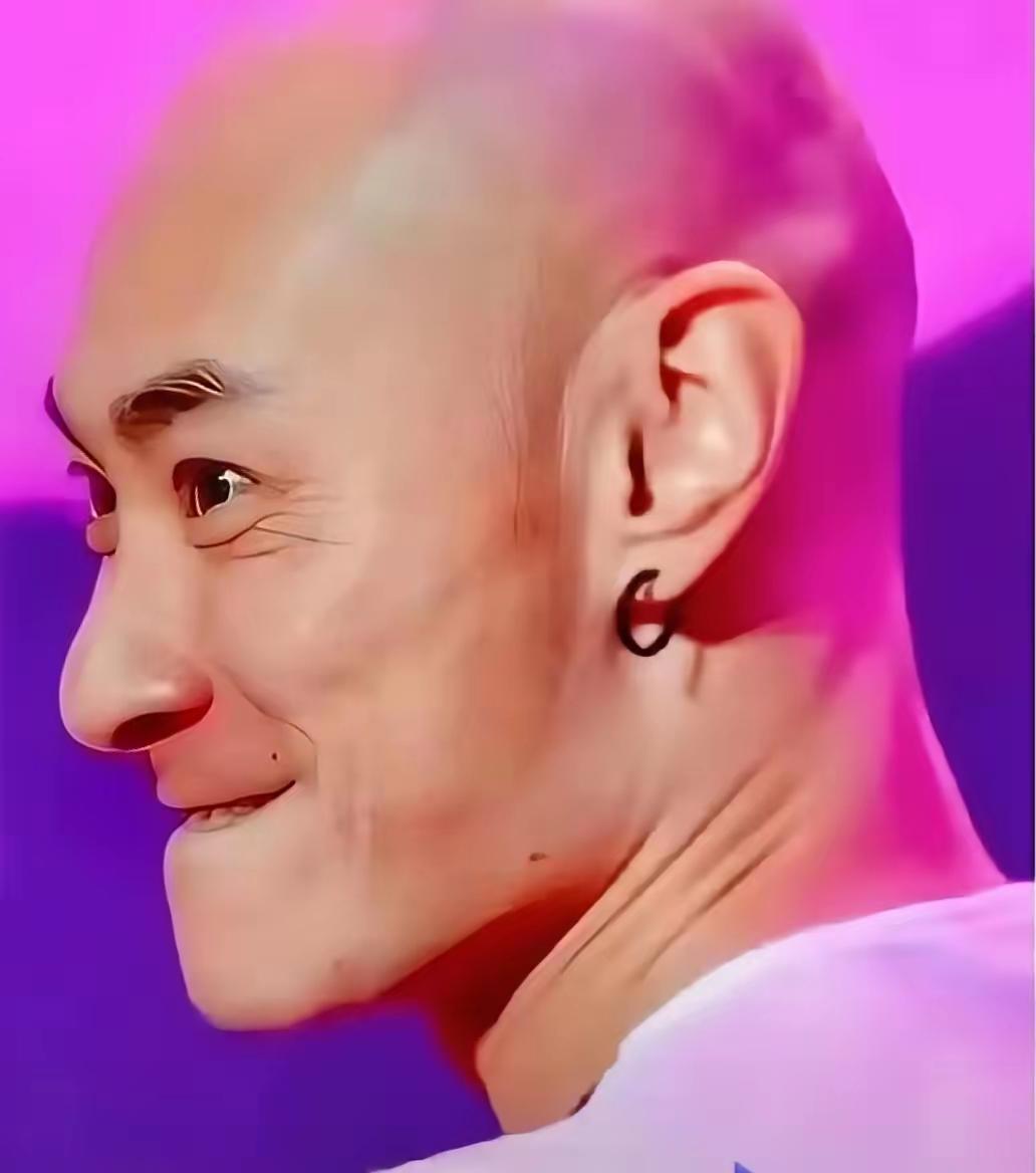 叶松源这次不仅彻底翻车了恐怕连帮他的人也会翻车，一个大活人，查无此人信息，这凭