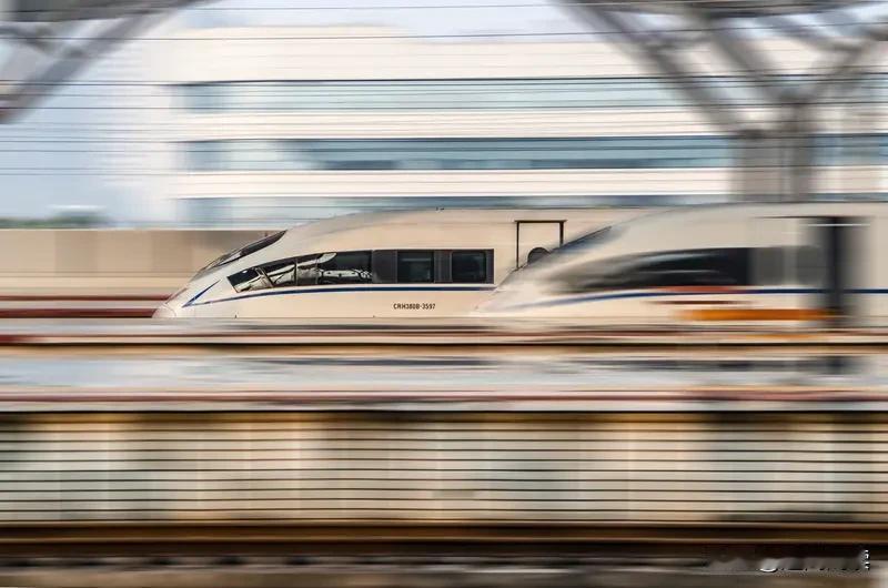 越南后悔了？第一条高铁没给中国，现在领导人访华全程坐高铁！越南领导人苏林的高