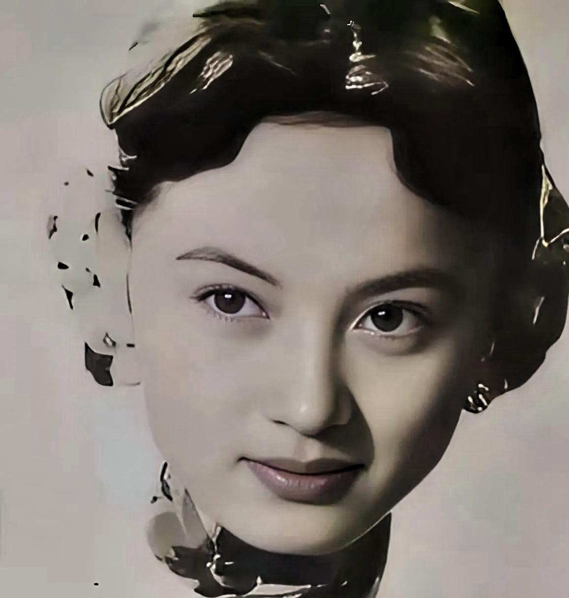 1918年，军阀唐继尧对部下貌美的妻子说：“我楼上有些古董，一起看看？”谁知刚上