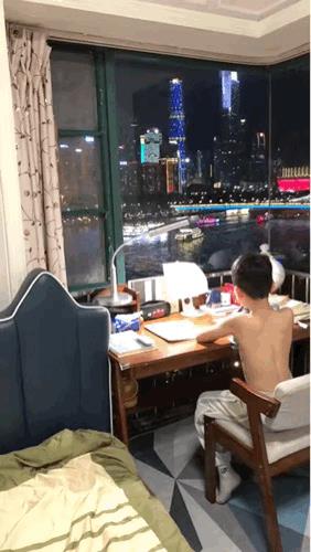 这江景怎么看也不像是寒窗苦读[捂脸哭]