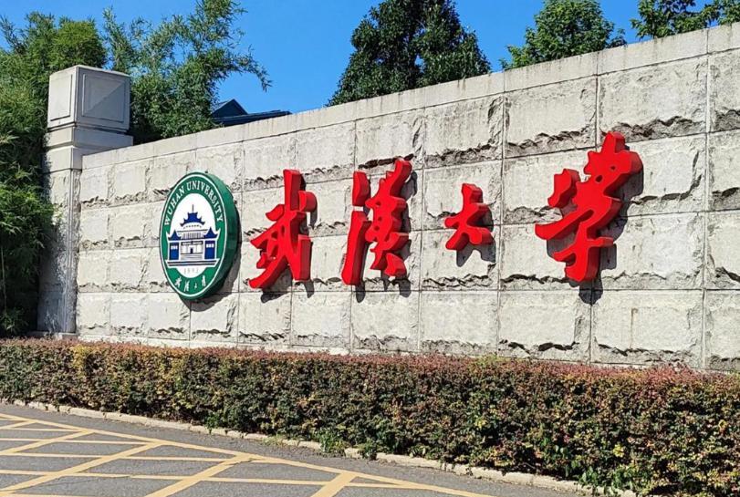辅导员把肖同学卖了？信任喂了狗肖同学把追女生的事都跟辅导员说，毫无保留的信