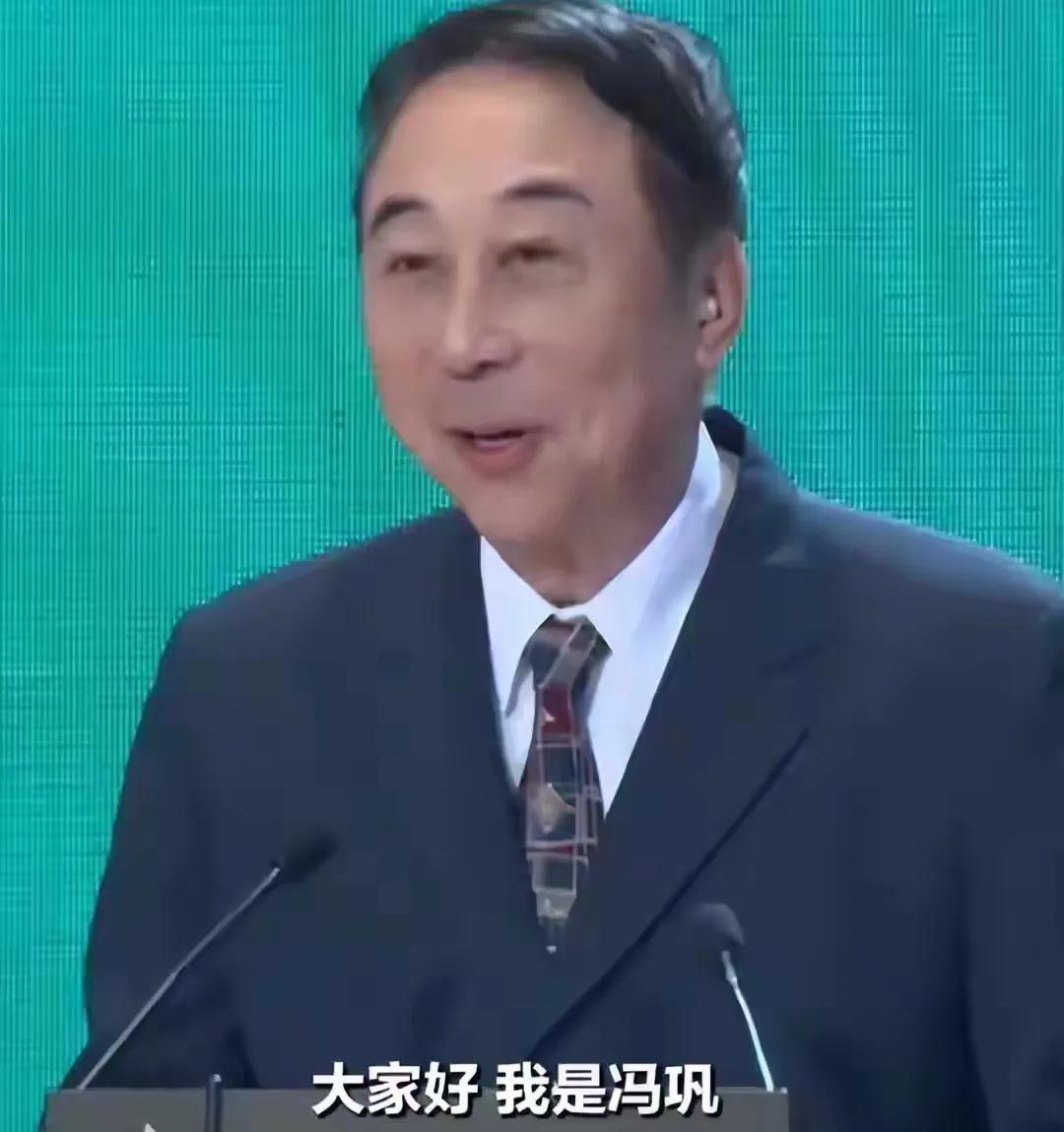 68岁的冯巩穿一身正装，正式上任新职务，获官方委任实至名归68岁的冯巩最近接