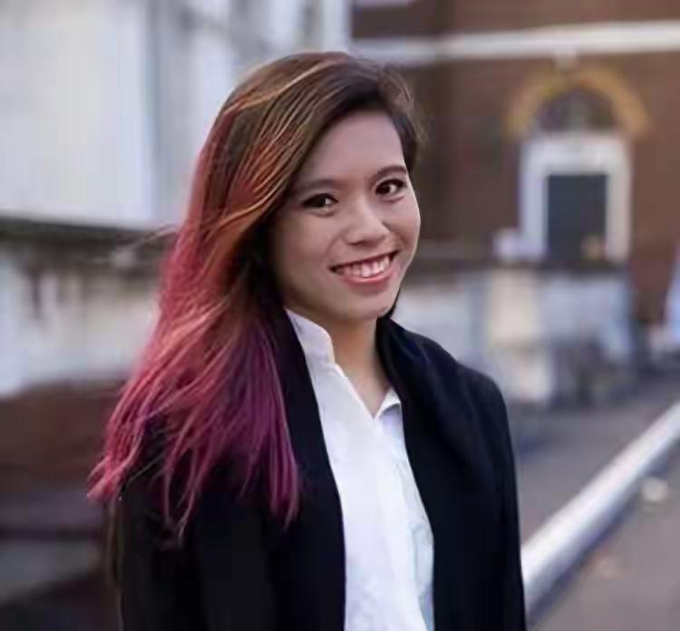 普通人29岁还在纠结奶茶加不加珍珠，李嘉诚的孙女李思德却手握千亿资产。这么多年大