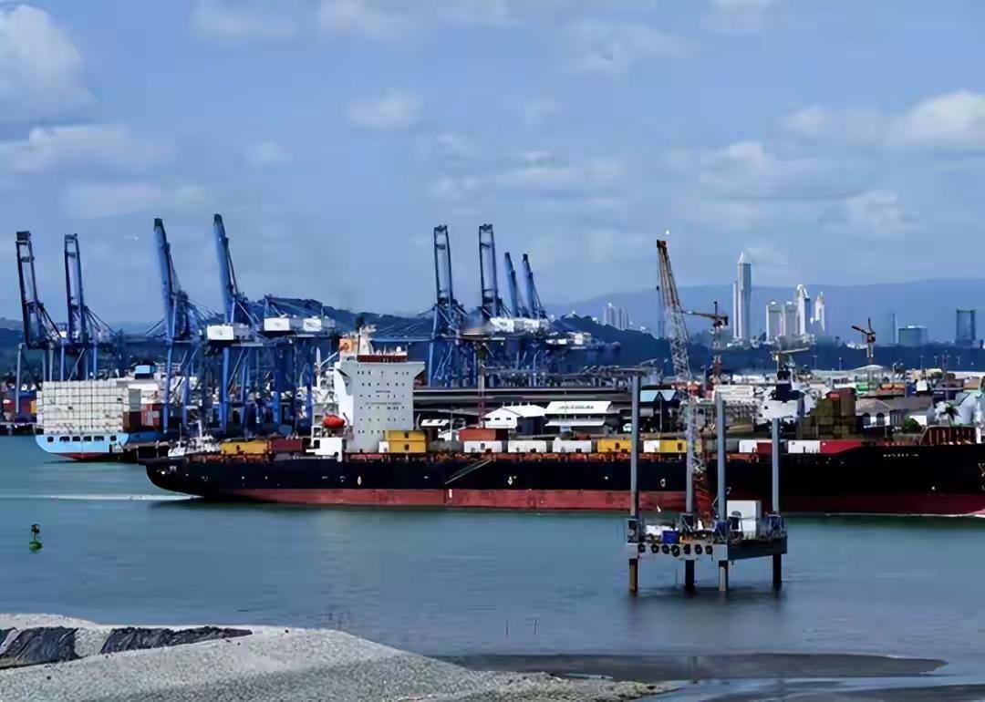 长和集团持有的巴拿马运河两端港口运营权，不是你想要就能要的我们中企获得合法权益