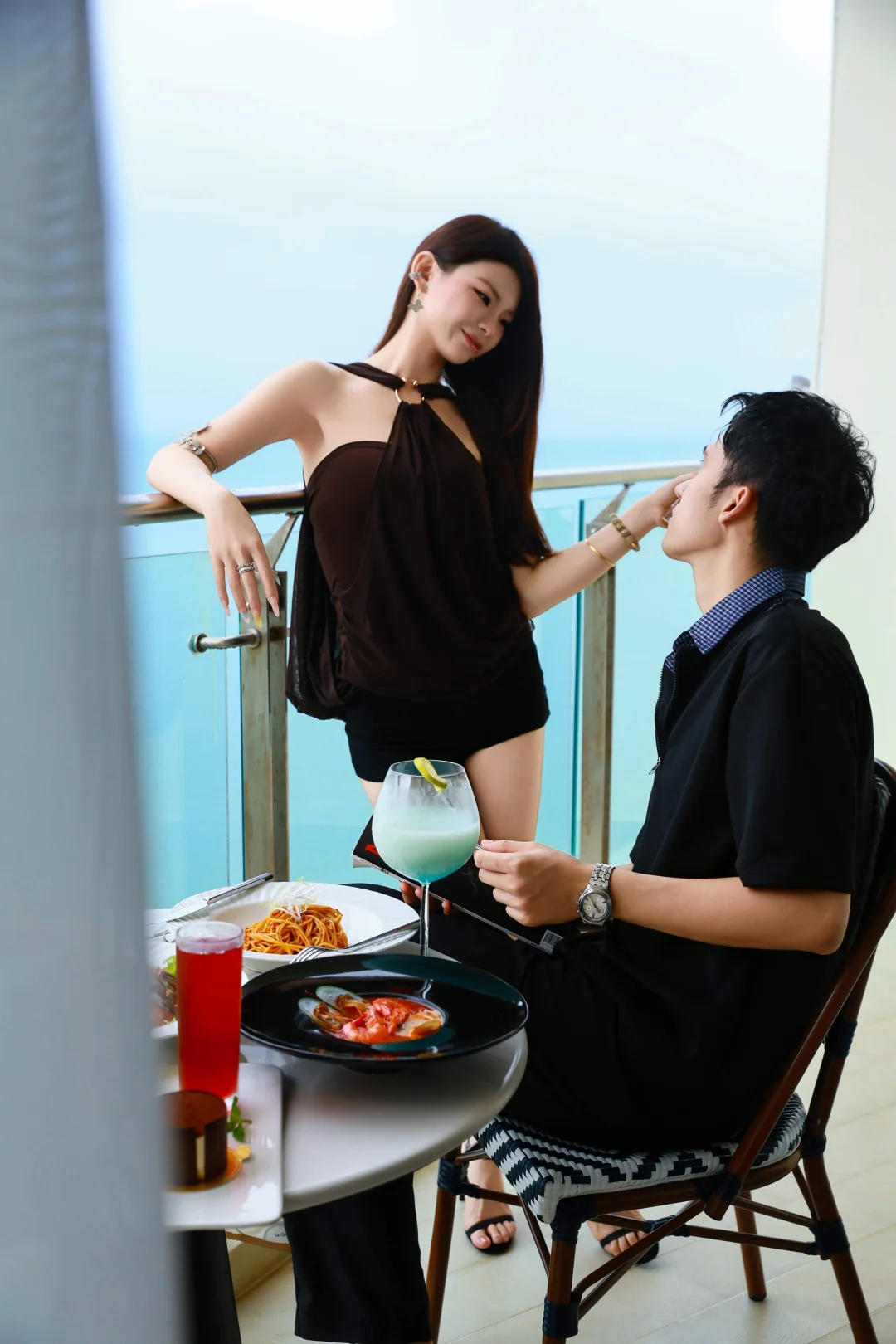 日落跌进大海，我们一起跌进三亚的温柔