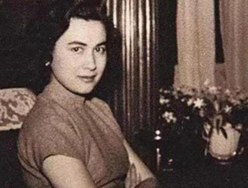 一天深夜，黎婉华问何鸿燊：当年你娶我，究竟因为爱我，还是因为我父亲的身份？”赌王