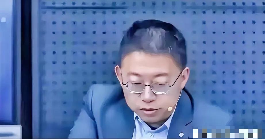 沈逸一句“课题经费哪儿来的”直接让直播黑屏十分钟这哪是学术辩论，分明是戳