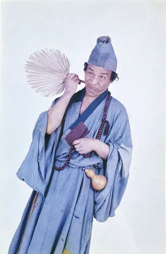 表演艺术家游本昌今日在北京逝世享年93岁9月24日，中国国家话剧院发布消息，国家一级演员、“终身荣耀