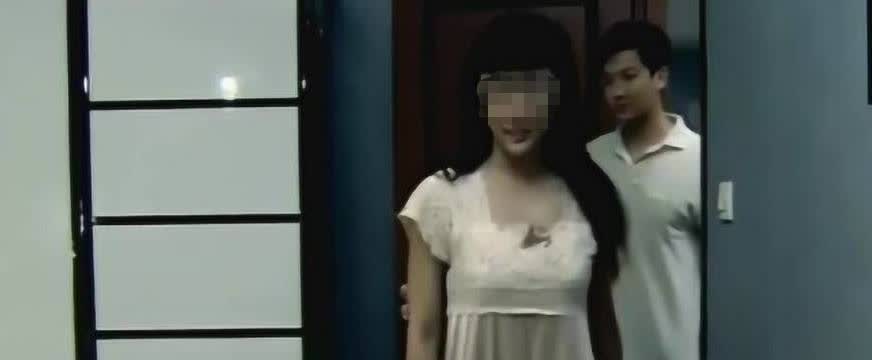 2021年30岁广东的少妇晚上装空调，两名小伙子上门安装完之后，希望女子能给10