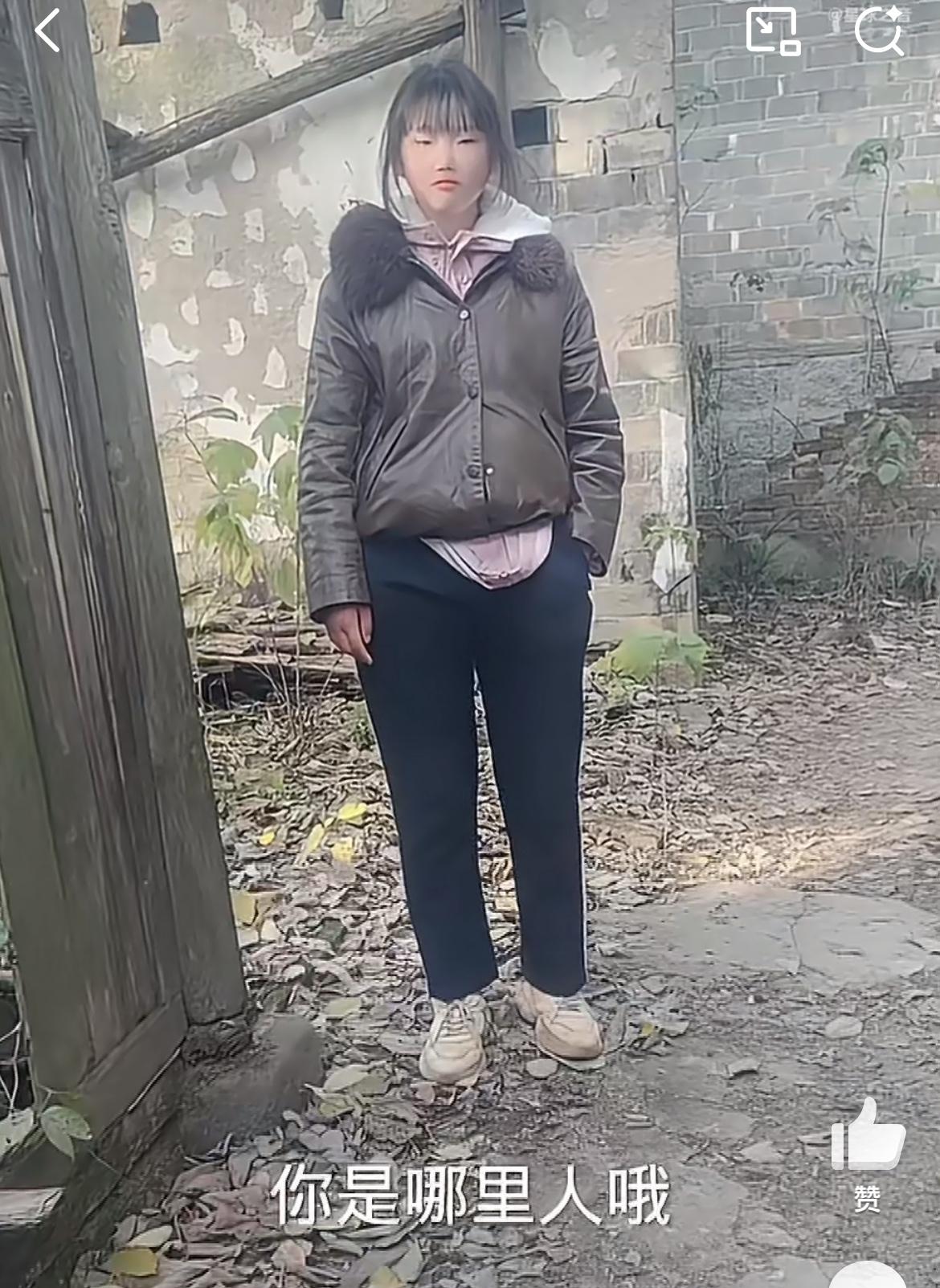 江西网友在废弃房屋遇到一个年轻女孩，感觉有点智力障碍，一个人躲在那里还偷了村民的