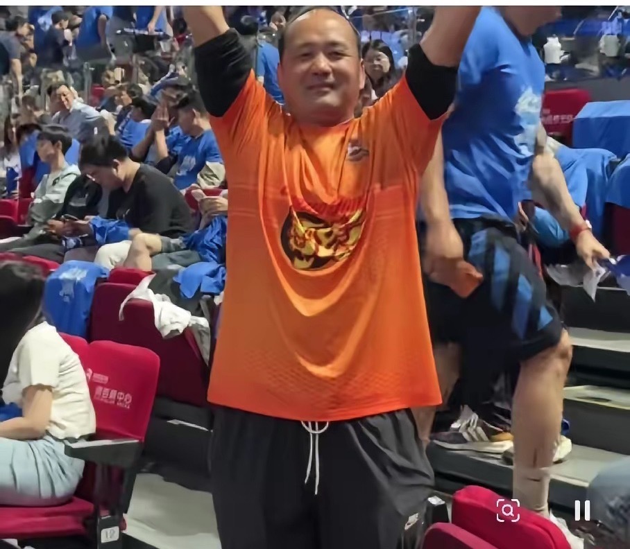 广东球迷感谢北京男篮！广东男篮与北京男篮比赛开始之前，来自东莞的球迷突然发文感谢