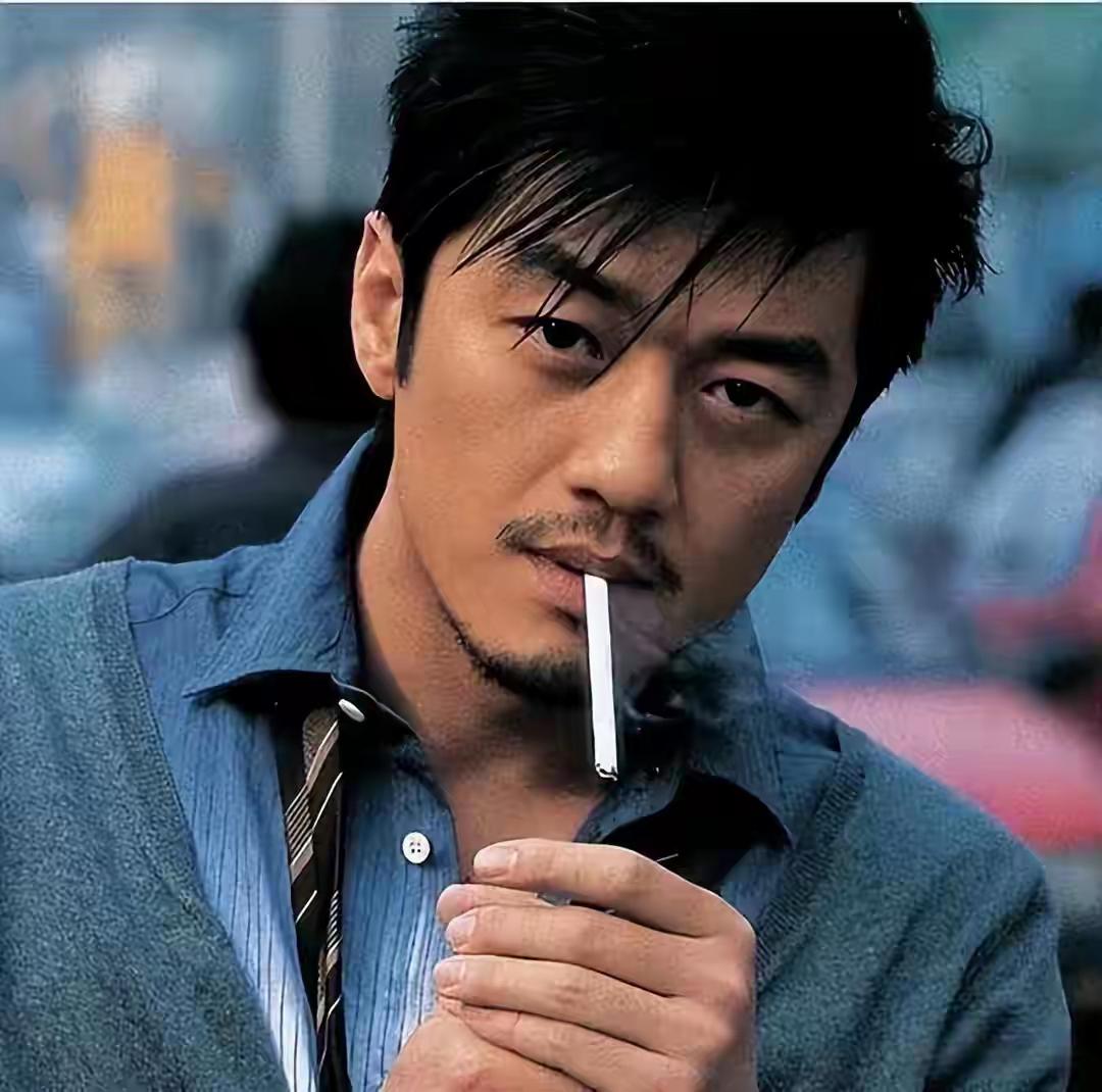 岁月不饶人岁月是把杀猪刀年轻时候相貌端正英俊，年纪上来以后，也跟普通的小老头