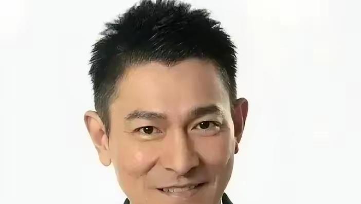 1995年刘德华欠下4000万，找遍朋友没人借，只有一个人甩给他一张支票，让他记