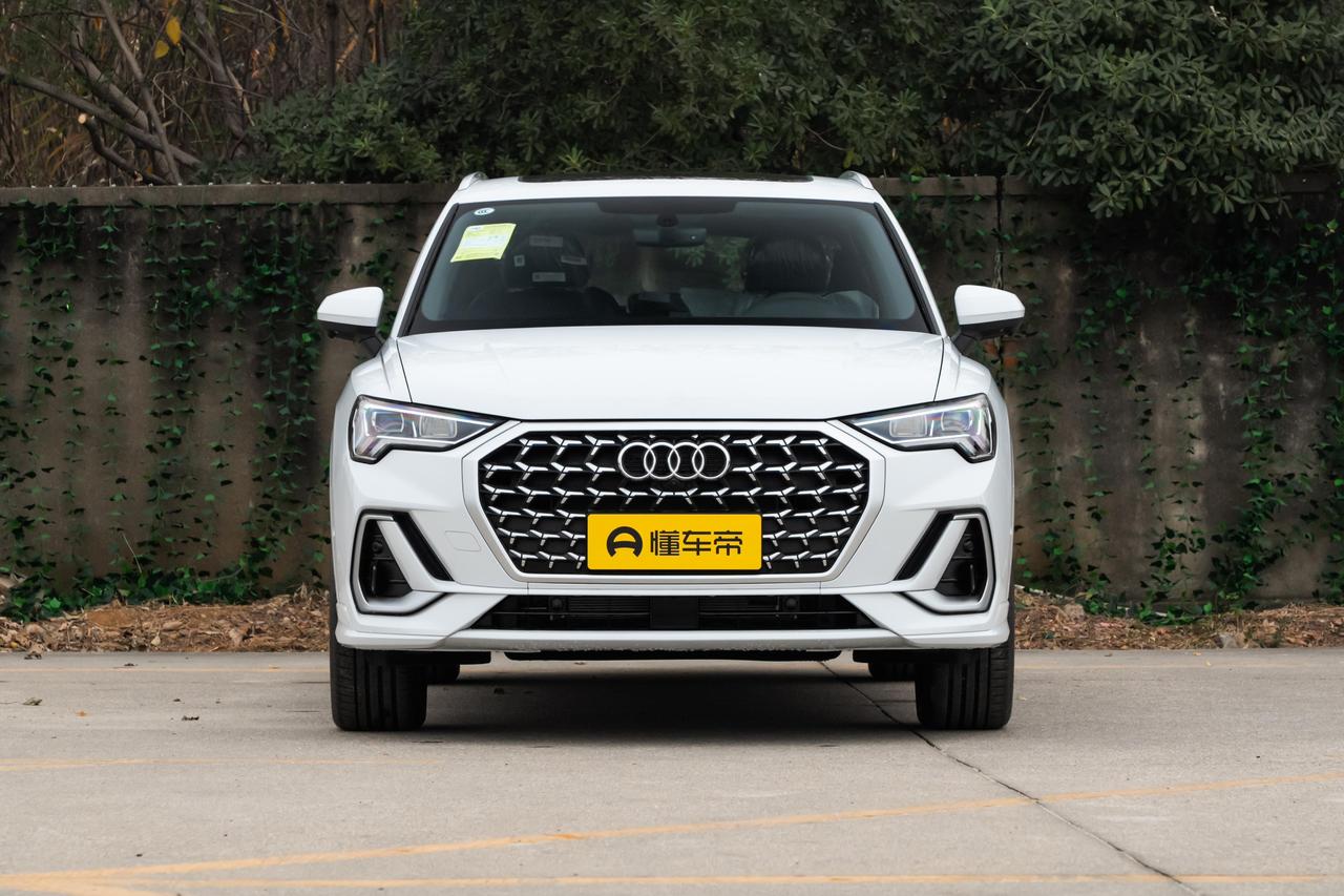 奥迪Q3现在15万起，配置全拉满却没人说清买哪款最不后悔，四驱真香还是智商税？