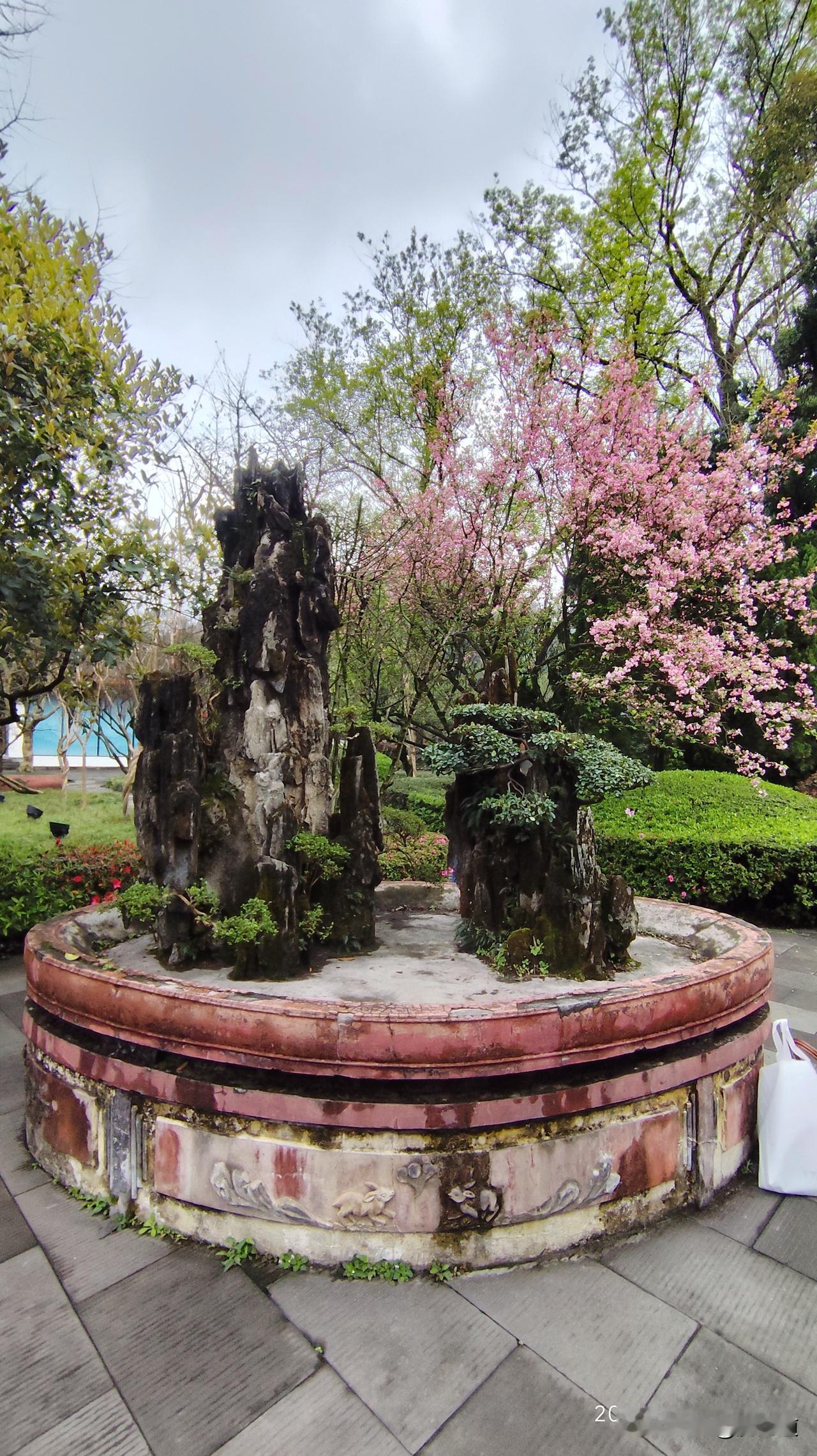美景图片分享四川都江堰景区别具一格的山水盆景