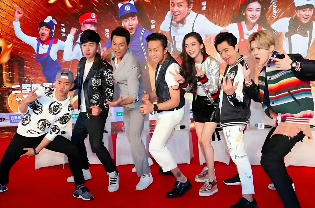 李晨晒与杨颖郑恺陈赫合照李晨杨颖郑恺陈赫合照啊啊啊！是初代跑男啊！！！