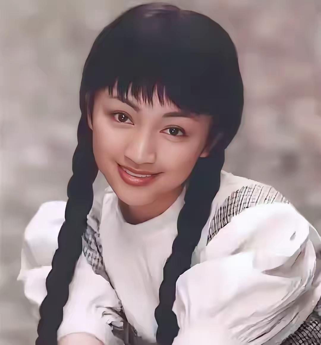 你们认识她吗？她的身材很苗条，就算是左小青、高圆圆来了都是甘拜下风的存在她的