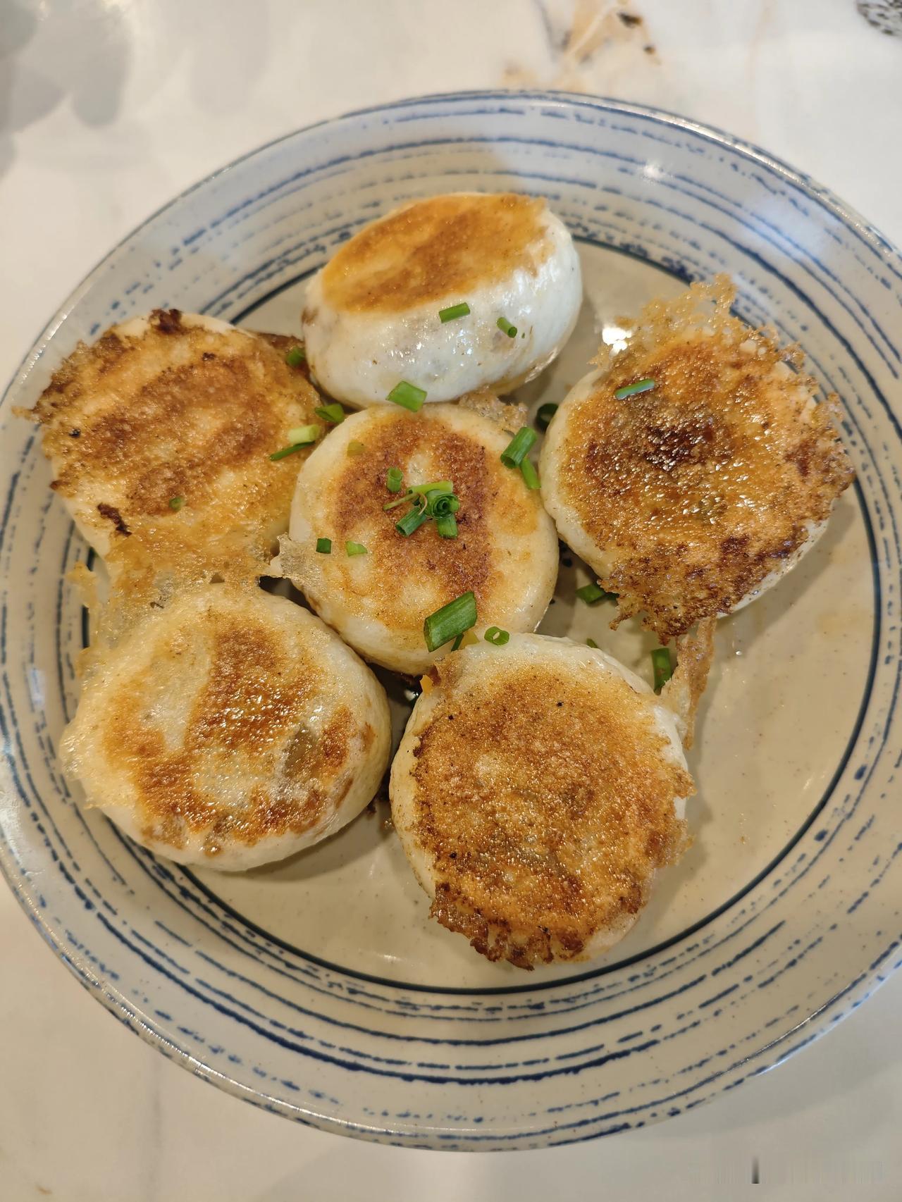 说实话，来游埠古镇，不要只顾着拍照打卡，本地人一早必冲的早茶才是精髓。每次回
