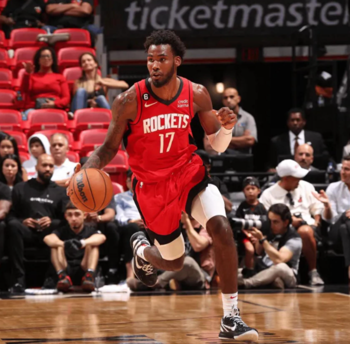 伊森看看人家小贾吧虽然也有发挥不好的时候，但是好好调整了，而且从来没有消极比