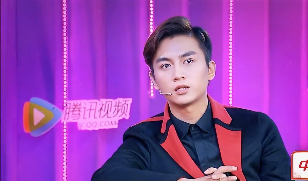 演员陈晓在早期采访中说道：“我希望我未来的另一半是一个把爱情看的很重的一个人。因