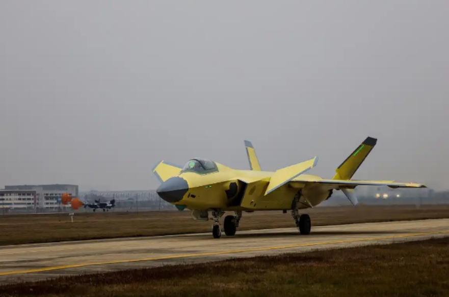 俄乌开战前，中国提前采购了约一千台发动机，西方很好奇中俄想干什么？美国智库指出，