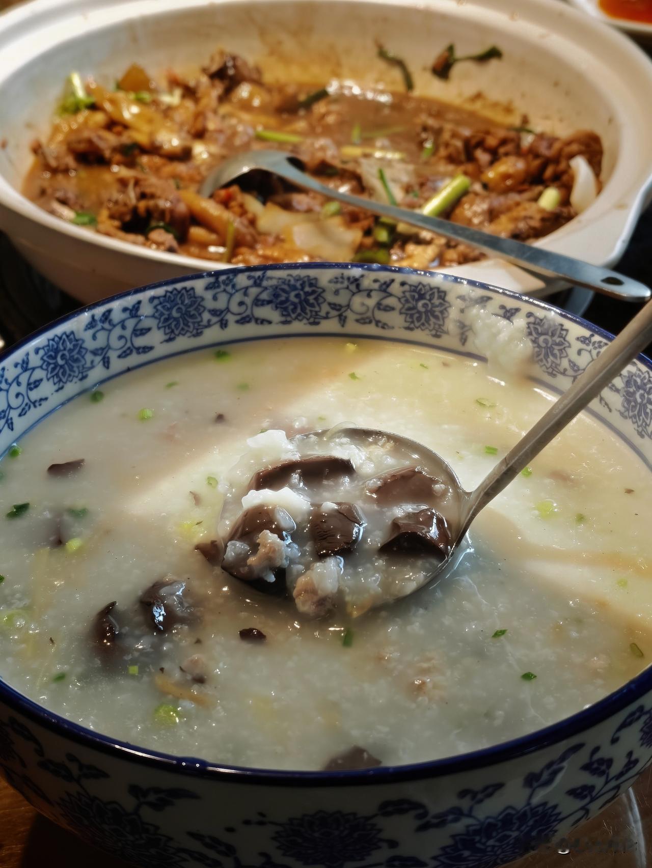 翻相册才发现，不知不觉已经吃了这家店好多年了🧐原来火来食堂在昆明都开13年