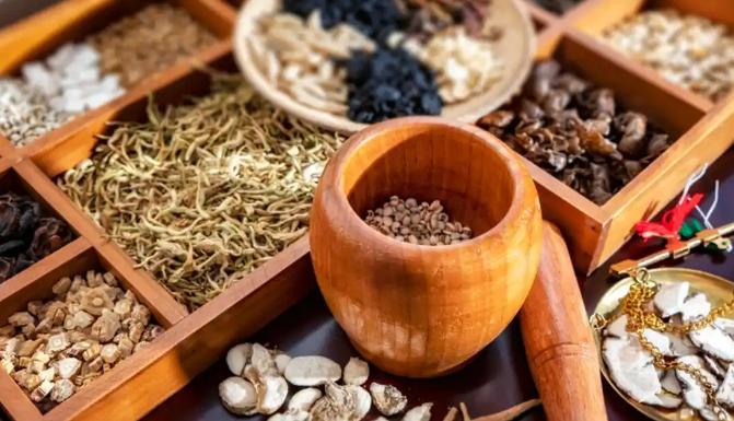 为什么前列腺炎多是肾虚夹湿热？在过往很多人的印象中，前列腺炎这