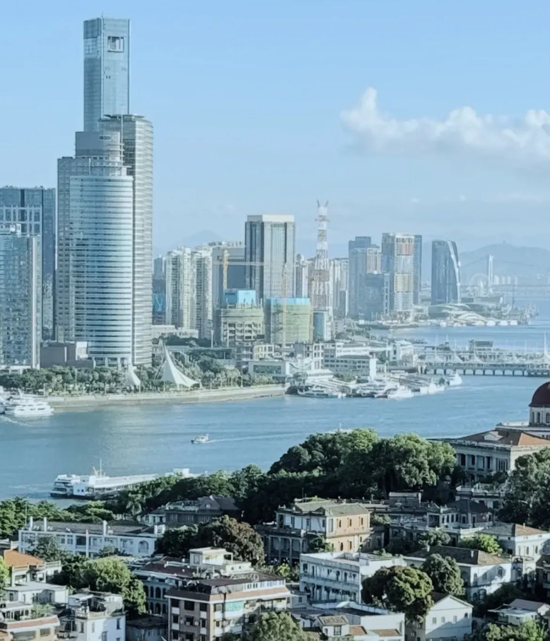 一直不明白为什么福建会被归为华东地区而不是华南。每次去厦门旅游我都觉得天气非常闷