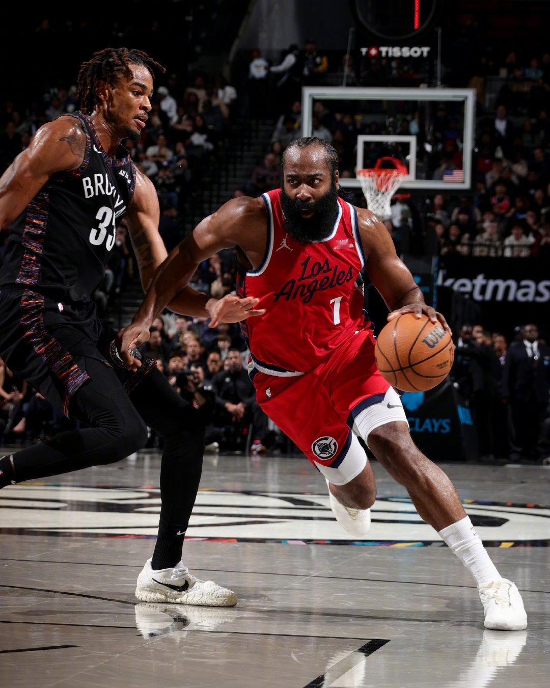 哈登今天真是太高效了！上场打了34分钟，全场13投10中，其中三分球4投3中，