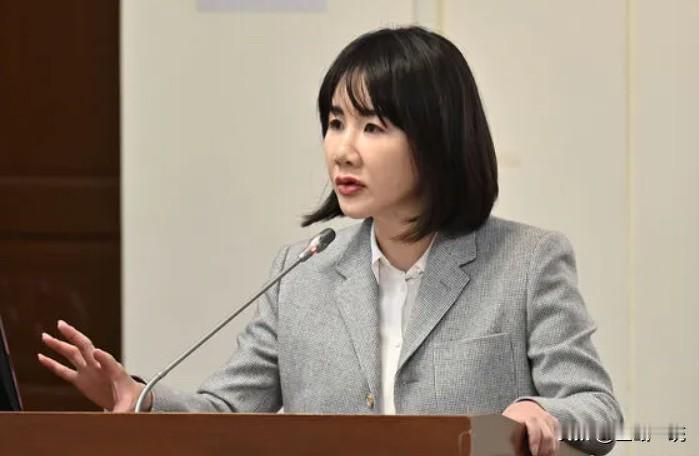 魏平政称谢衣鳯不会脱党参选本人呛：不该由曾脱党的人替我回答针对魏平政称“不