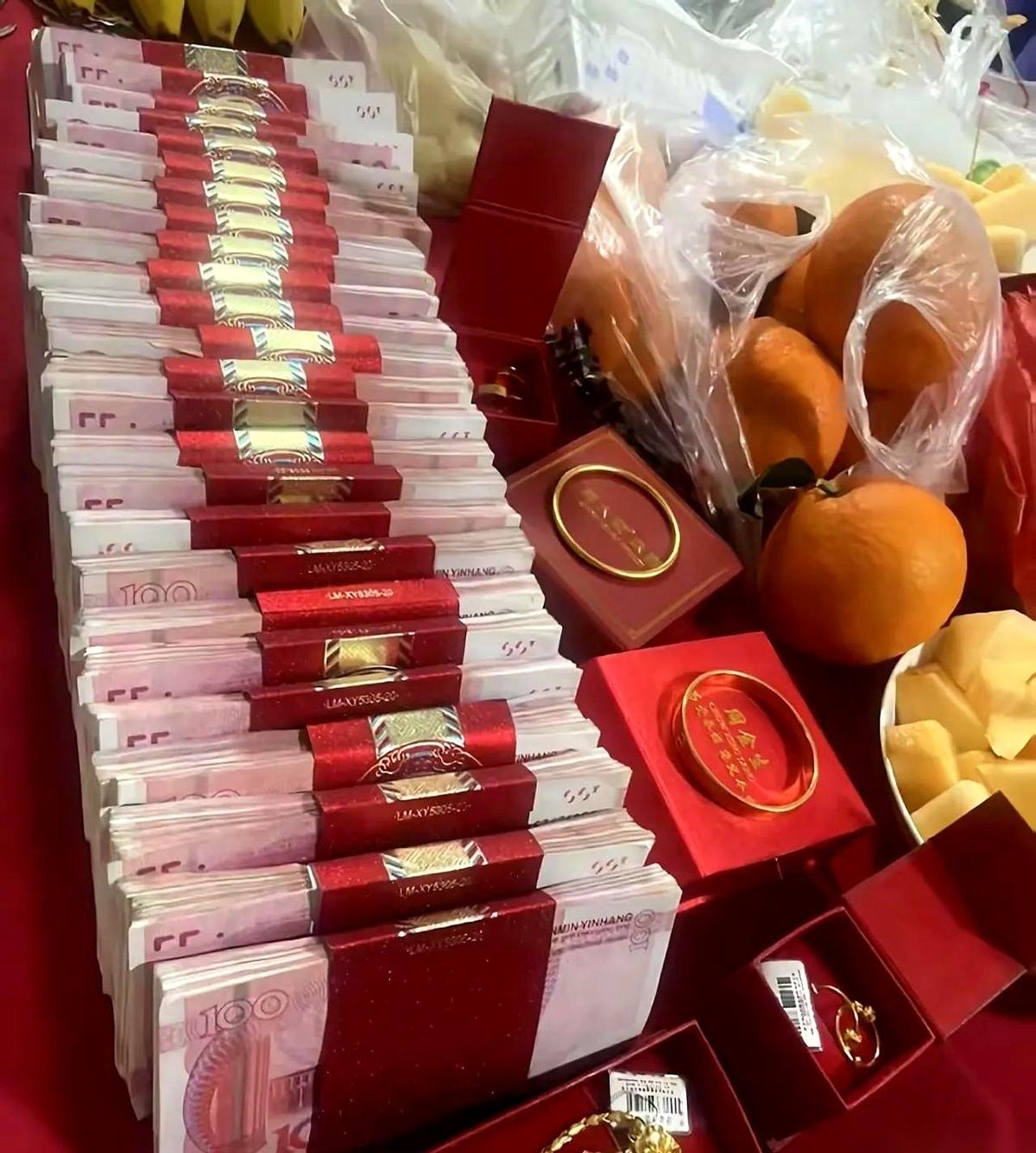 王斌结婚那天，他前女友丽丽把自己反锁在了房间里，饭也不吃，水也不喝。这事儿传开