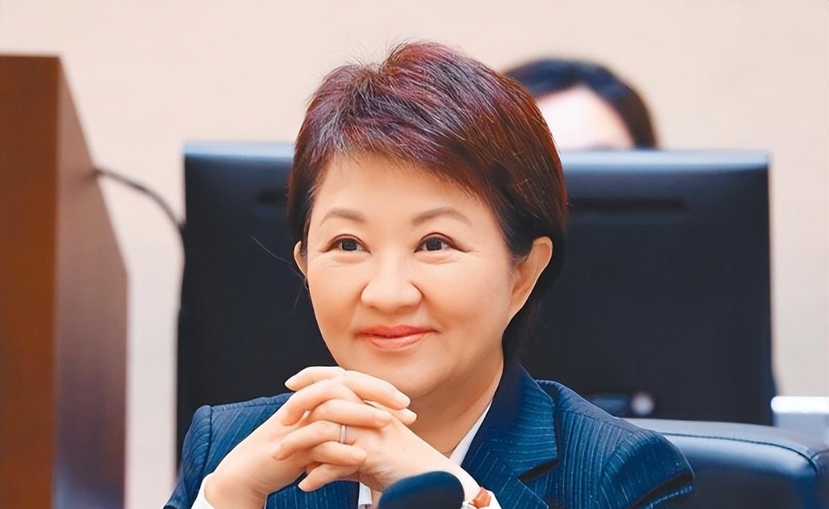 作为在两岸话题里潜水多年的老网友，看到卢秀燕这趟美国之行的操作，我真忍不住想拍大