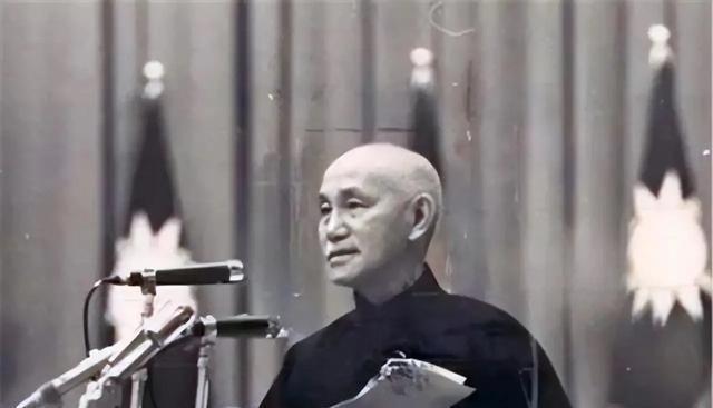 1961年情报人员截获一条特殊电报，立即上报给毛主席，毛主席看完又立即转交给蒋介