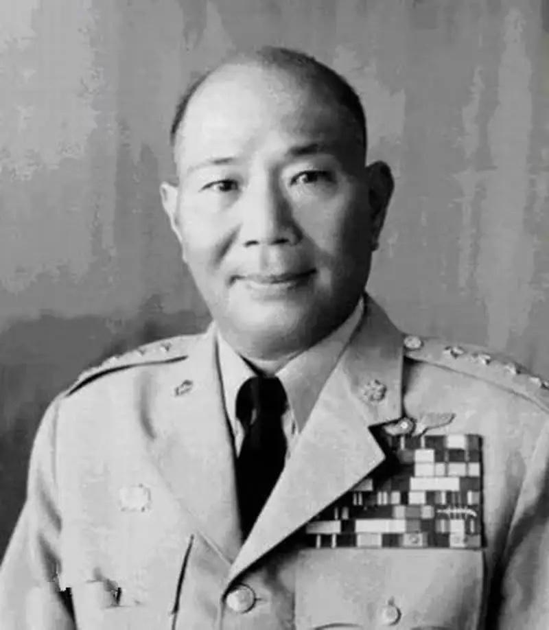 1950年，吴石被捕后，他的上司周至柔做了几件事情想救他，原因很简单，他在日记中