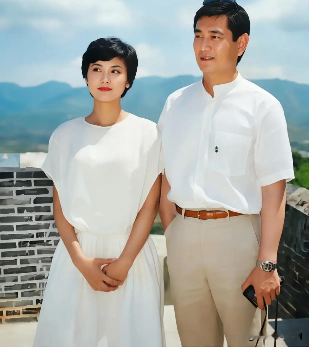 1986年，时年55岁的日本演员高仓健首次应邀来华访问，时年34岁的朱琳作为陪同