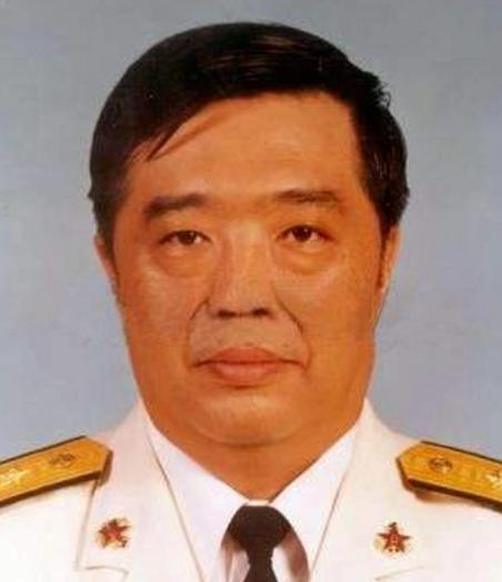 1998年，香港，贺龙之子贺鹏飞，看四下没人，闪身冲进一间商人办公室，凑到那人耳