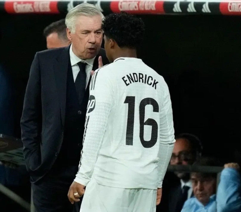 关于恩德里克，安切洛蒂透露了两点：一是，恩德里克需要和皇马好好沟通一下，总是不