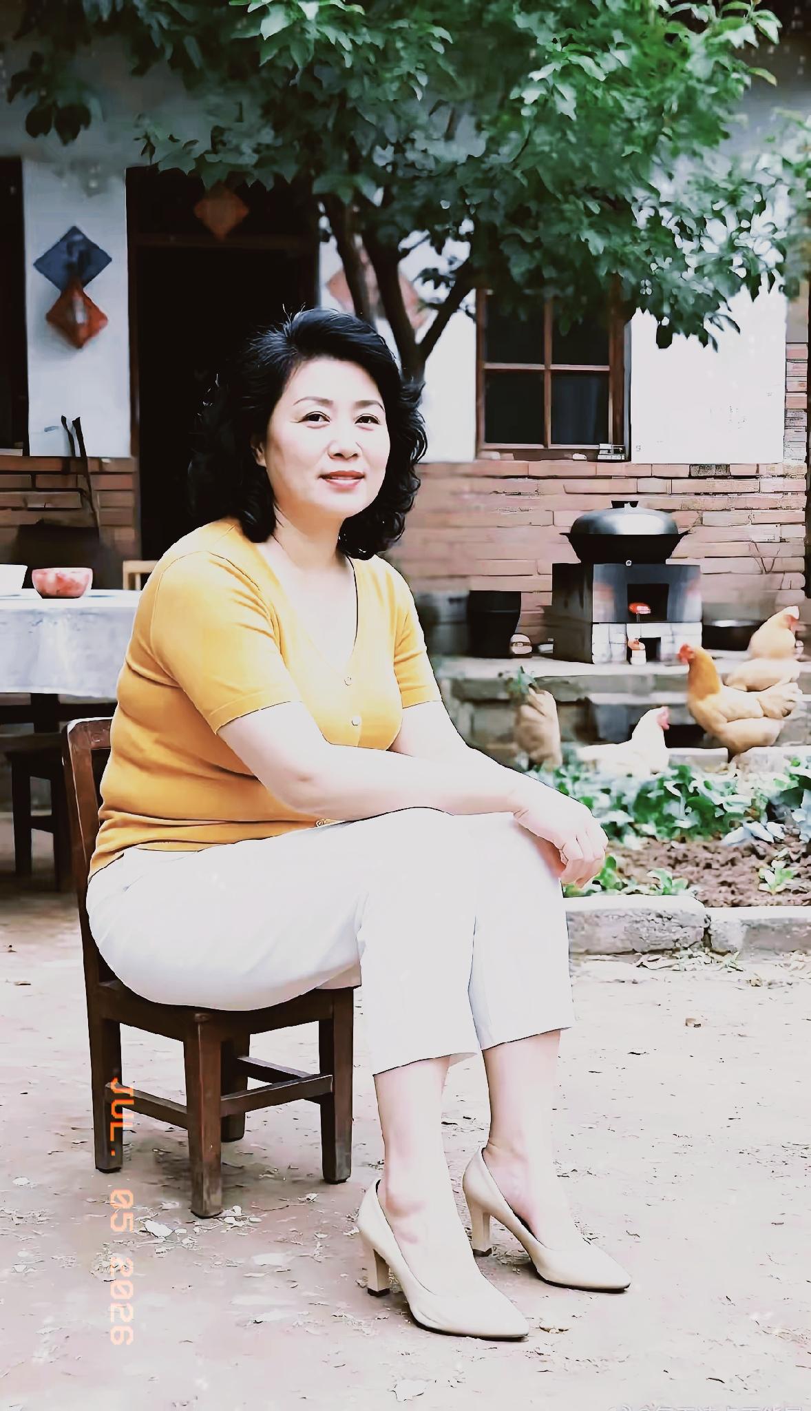 有多少人真正体谅过乡下留守女人心里藏着的孤单？很多人只看见她们能干扛事，却忽略背