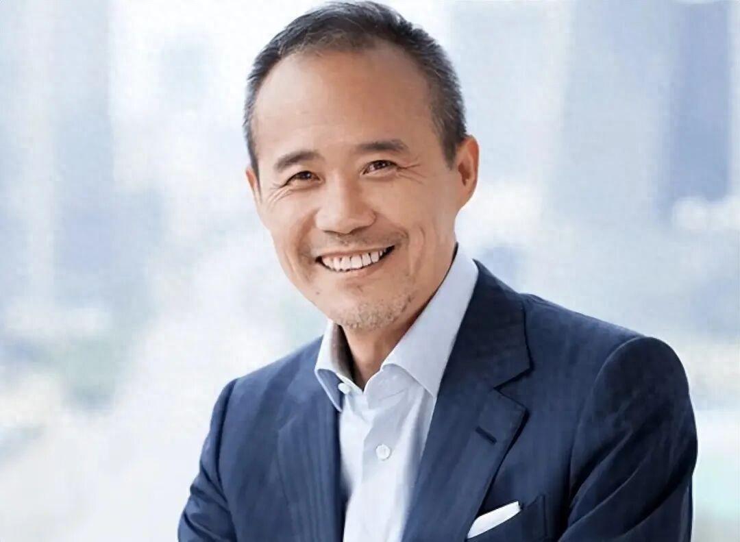 想过王石会回应。也想过他会把几个造谣最狠的账号直接告上法庭。但没想到的是