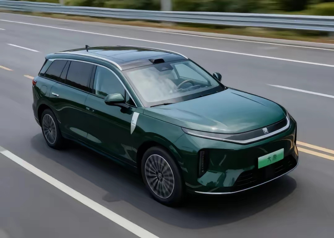 不知道大家发现没有，最近比亚迪和吉利的网络口水战越来越激烈了，知道为什么吗？吉利