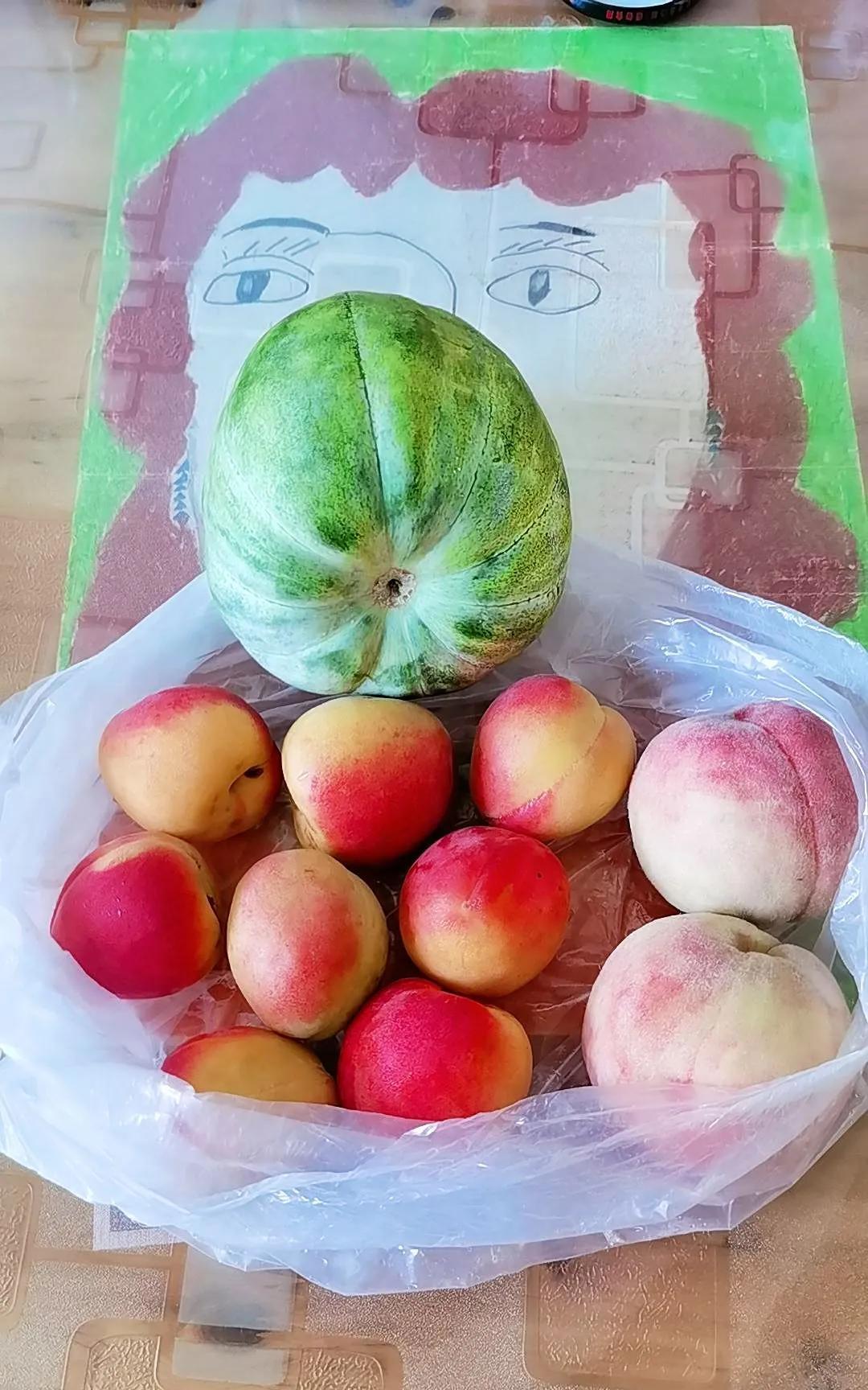 我咋是这样的人呢，我都表示怀疑我自己了[捂脸哭]今天早上我在小区活动，自己在那学