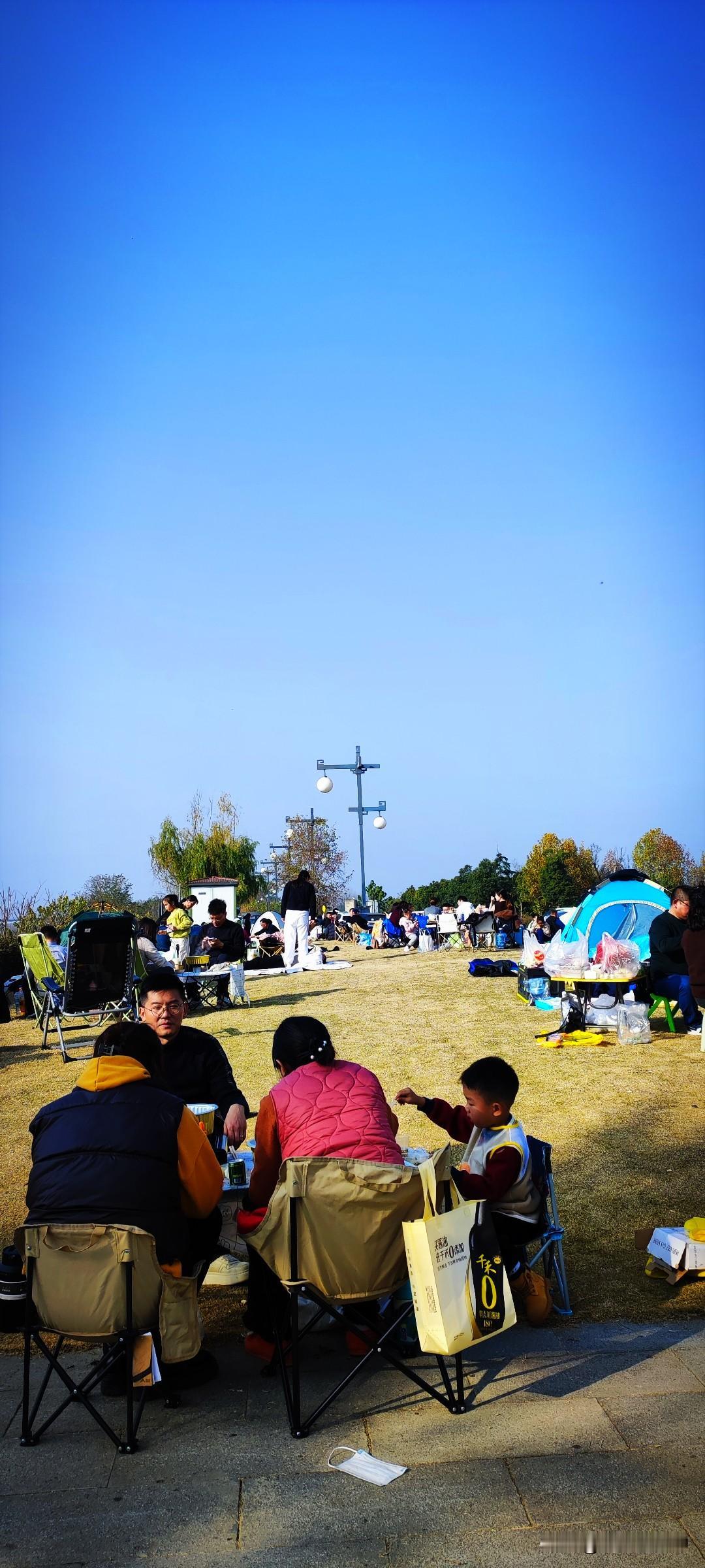 有烟火的地方，温暖随日光降临。记录生活的最美瞬间。生活的美随手拍